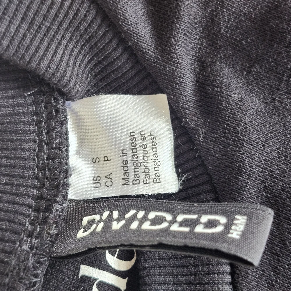 H&M Divided  Cropped Sweatshirt  Size S - Picture 4 of 8